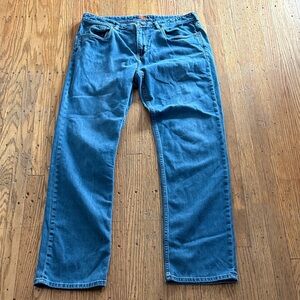 Tommy Bahama Mens Straight Leg Jeans Medium Wash 36 x 34 Actual inseam is 33”